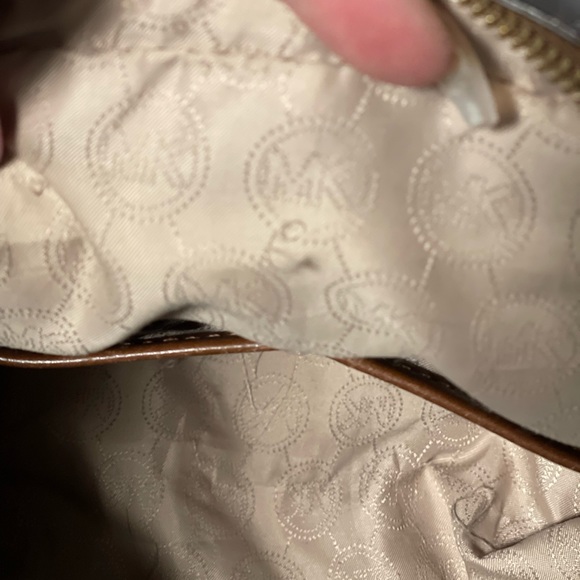 Michael Kors Monogram purse - Picture 5 of 9